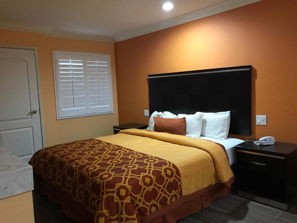 Queen Room with Sofa Bed interior